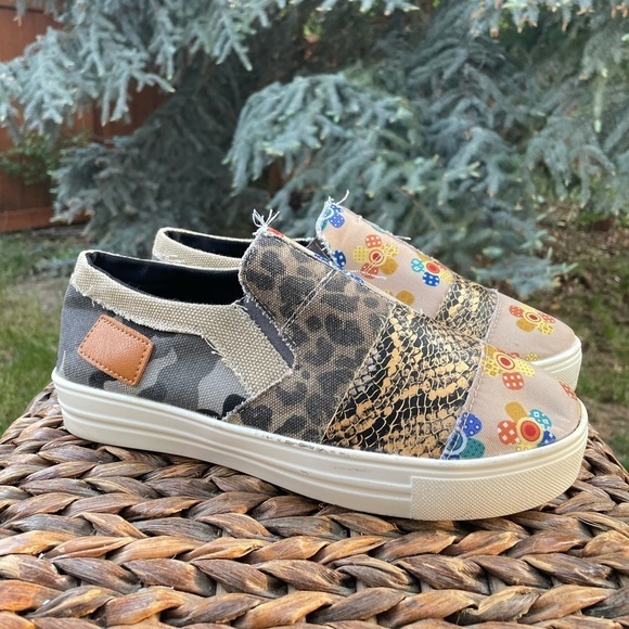 Patchwork Floral Leopard Canvas Slip On Fashion Sneakers. Women size 9 - Picture 1 of 7